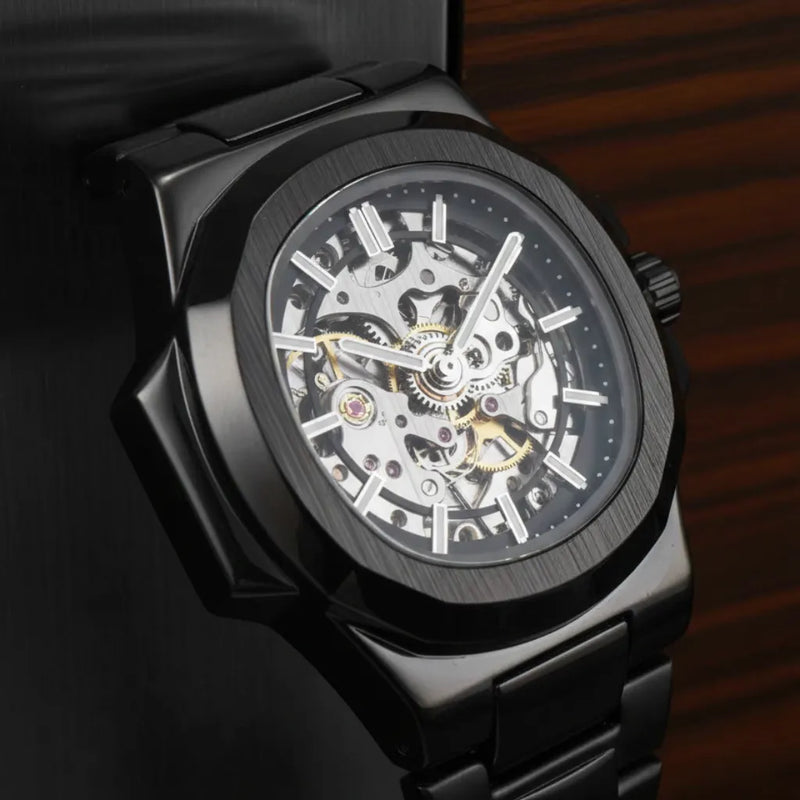 LongLux Patton Black — mostrador skeleton exibindo o movimento mecânico automático