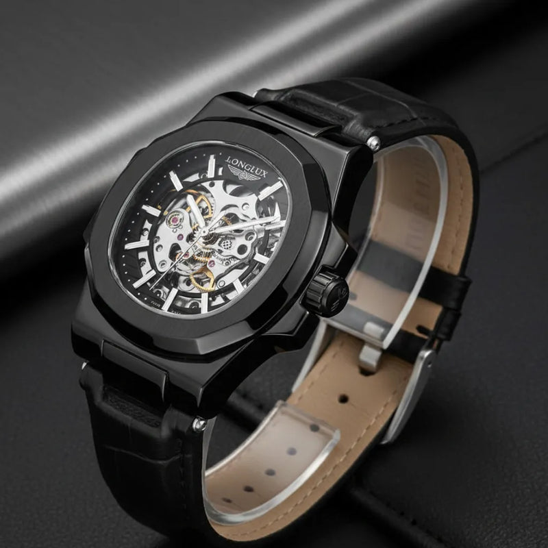 LongLux Vanguard no pulso — relógio dourado em couro com caixa de formato irregular